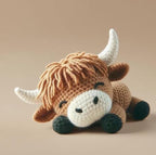 Highland Cow DIY Crochet Kit for Beginners, Brown Handmade Animal Soft with Yarn, Tools and Instructions, Cute Highland Cattle Birthday Gift for Adults, 23cm x 17cm x 6cm
