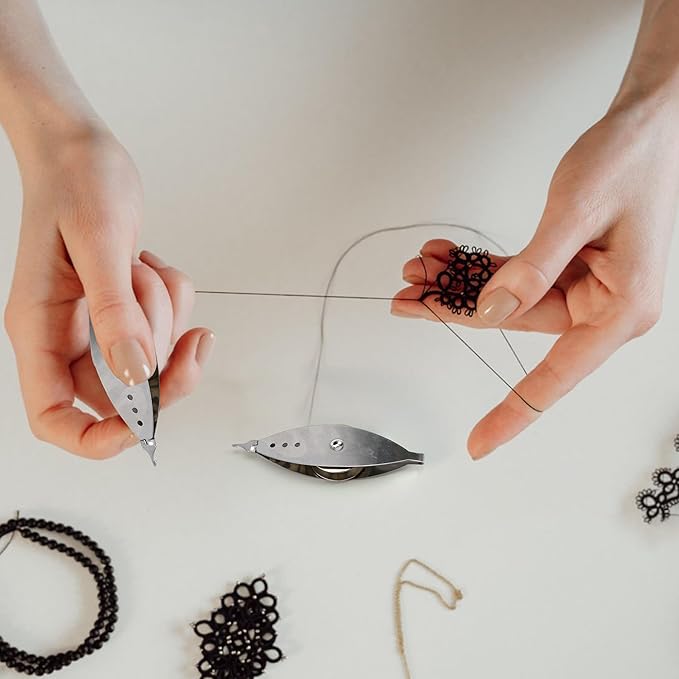 3Pcs Silver Metal Tatting Shuttle Kit for Beginners with Bobbin Supplies, Premium Iron Needle Shuttles for Household Knitting, Sewing Accessories, and Vintage Lace Making Craft Projects