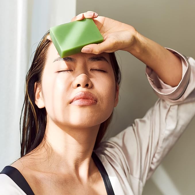 Shea Butter Soap Base - 2Lb Melt and Pour Soap Making Supplies with Organic Shea Butter - No Palm Oil, Vegan, Antioxidant-Rich and Gentle on the Skin - Crafting Recipe Book Included