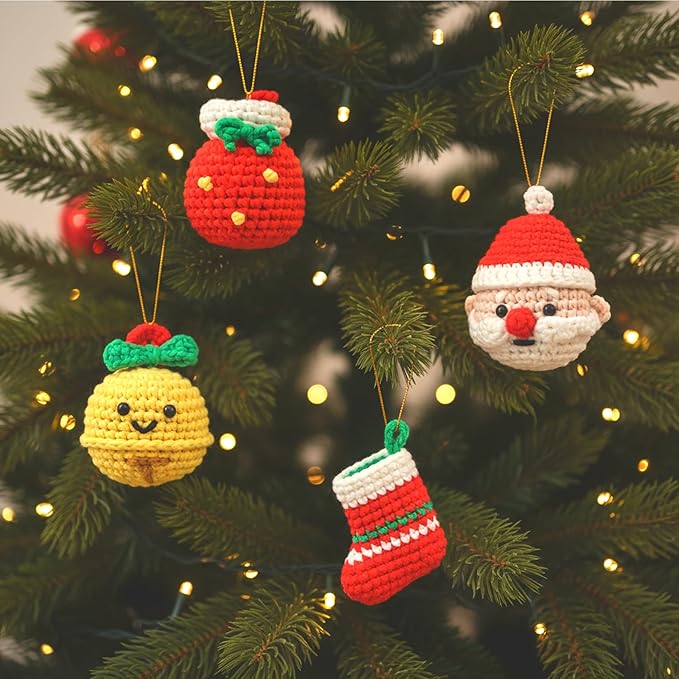 minimal beee Beginner Crochet Kit for Christmas– 4-Piece Santa & Stockings Set with Easy Peasy Yarn, Ergonomic Crochet Hooks, Video Tutorials, DIY Holiday Decor for Adults