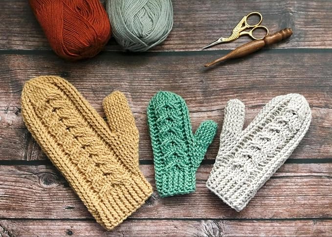 100% Baby Alpaca Yarn for Knitting & Crocheting - Set of 2 Skeins of Premium Yarn DK - Lightweight, Hypoallergenic & Thermal Peru Made - Ideal for Delicate Projects (M723 - Moss Green)