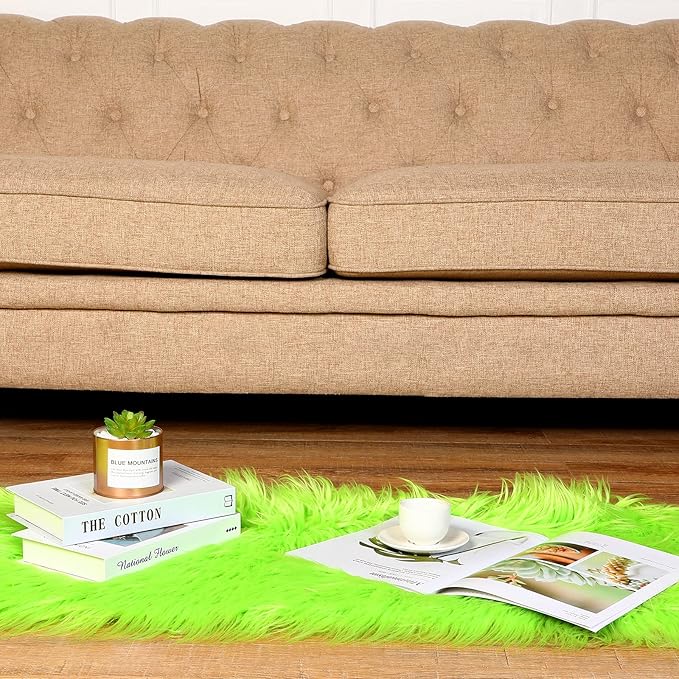 Tatuo 60 x 18 Inch Green Faux Fur Fabric Christmas Fluffy Fuzzy Craft Fake Fur Cuts Shaggy Synthetic Plush Patch Sewing DIY Winter Halloween Costume Gnome Beard Miniature Dolls Rugs Mats Gift